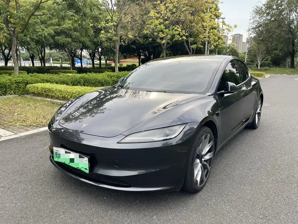 Tesla Model 3 2024
