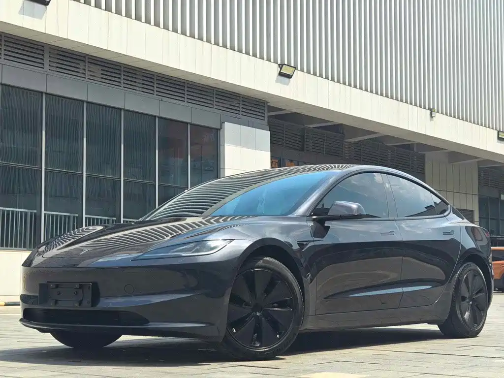 Tesla Model 3 2024
