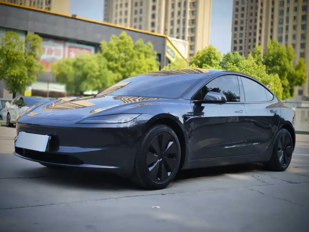 Tesla Model 3 2025