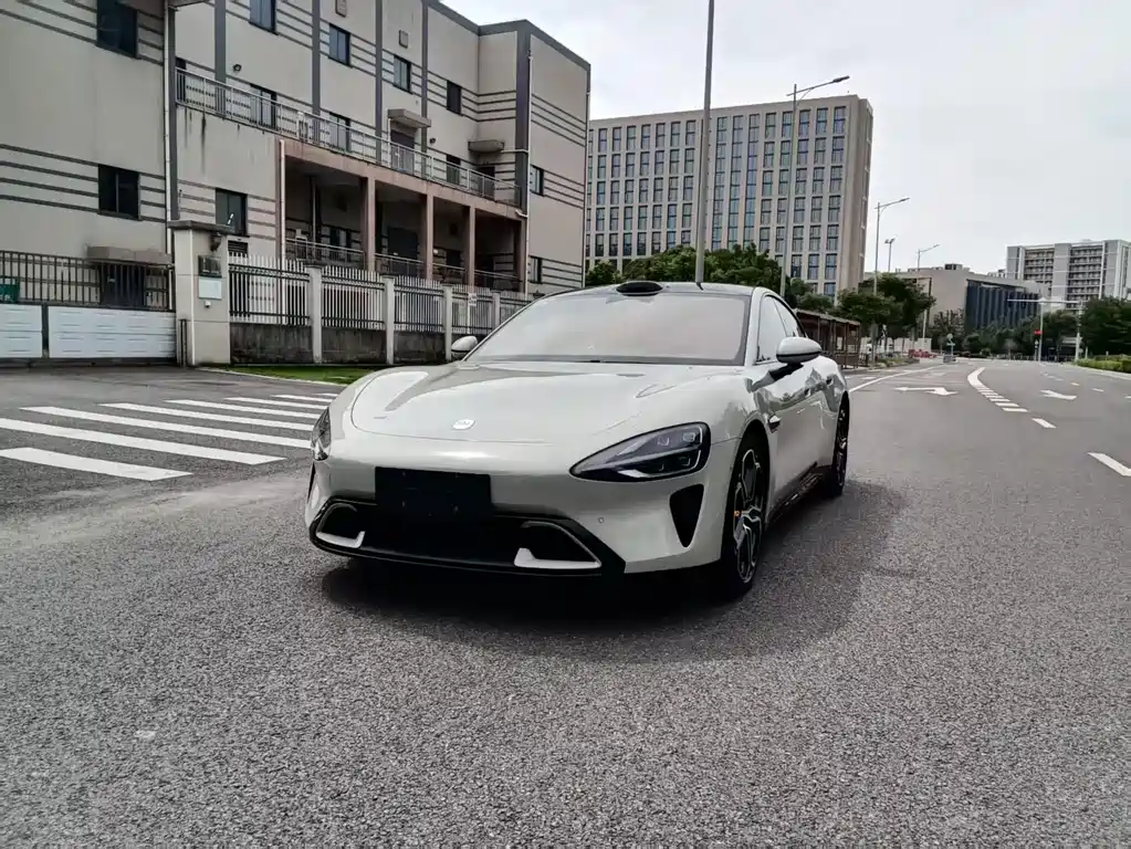 Xiaomi SU7 2024