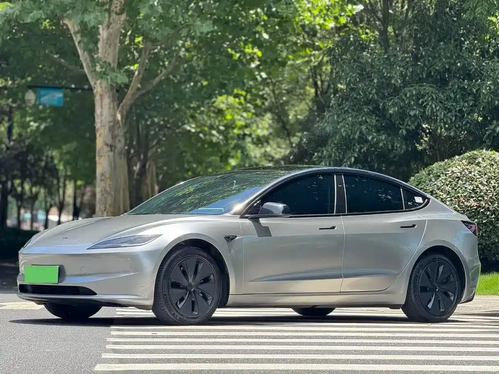 Tesla Model 3 2024