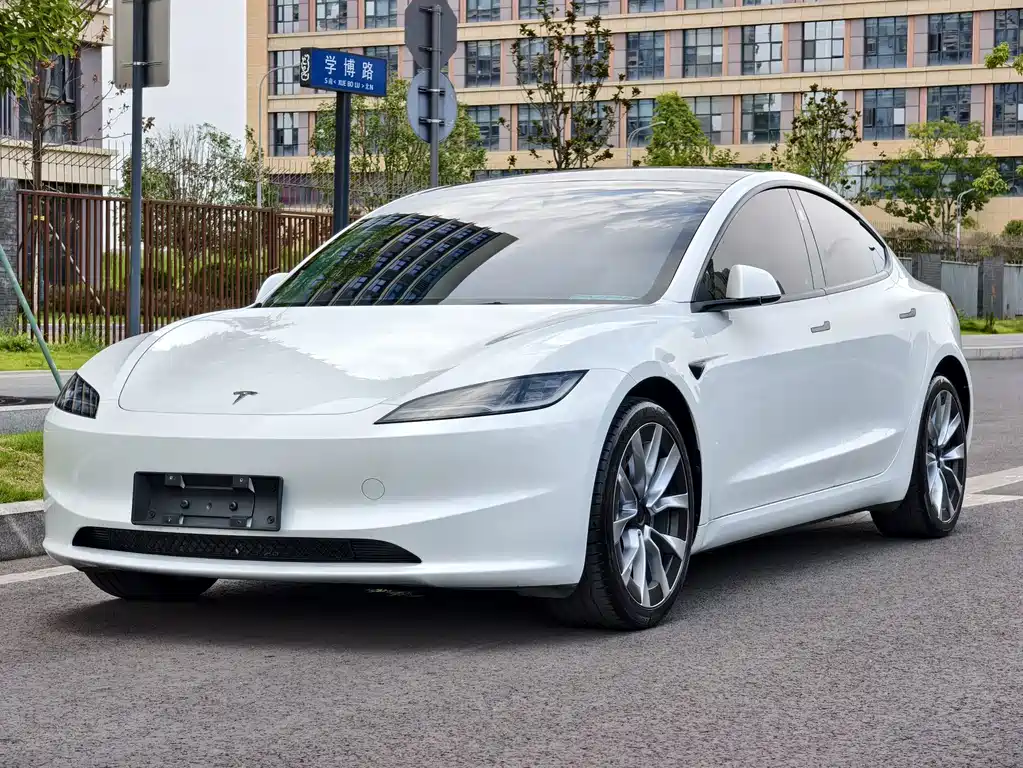 Tesla Model 3 2024