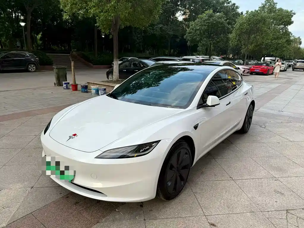Tesla Model 3 2024